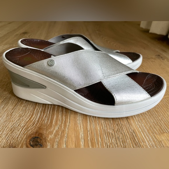 New BZees Desire Cross Slide Sandals Silver Size 10 Wedge - Picture 7 of 9